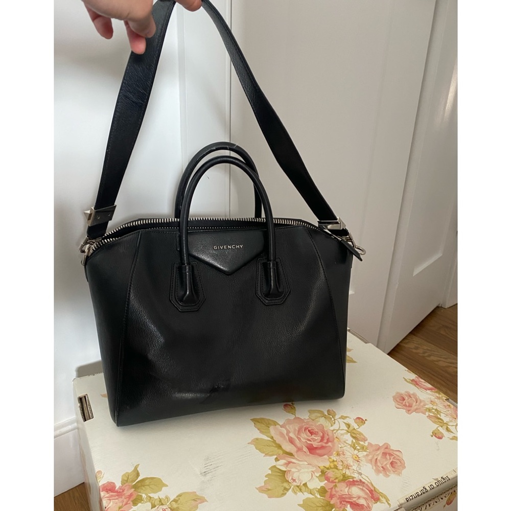 Antigona Givenchy